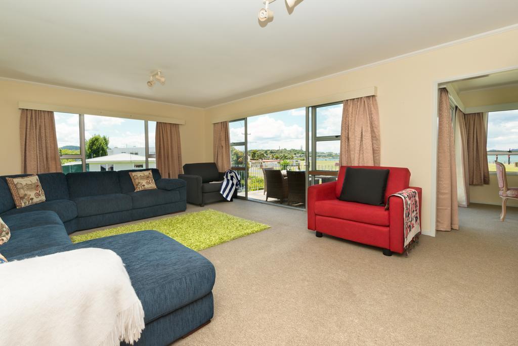 Waitangi Beach House Habitación foto